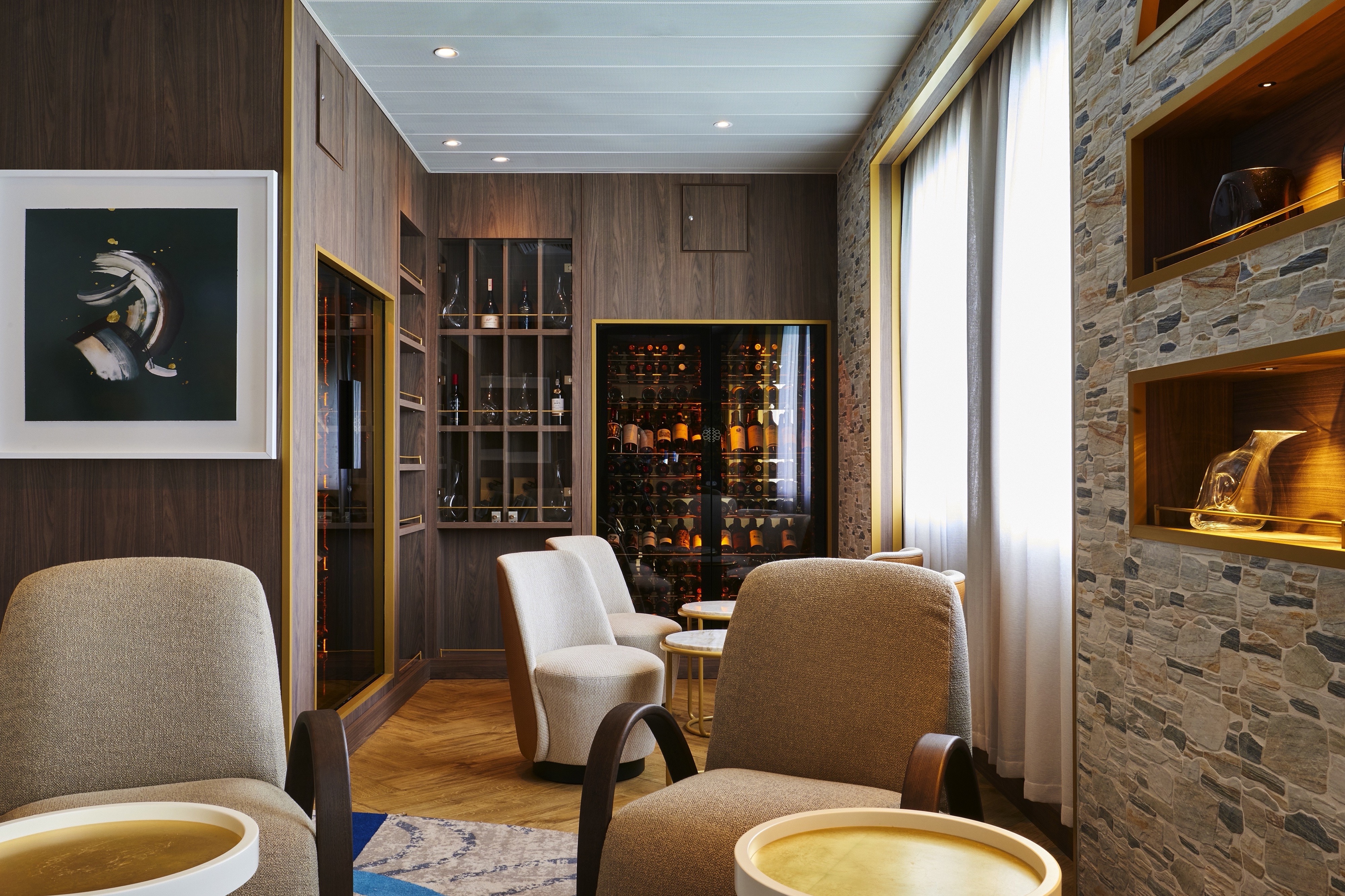 Wind Surf - Wine Room